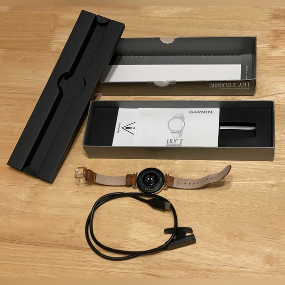 Garmin Lily 2 Classic with leather band - Picture 3 of 5